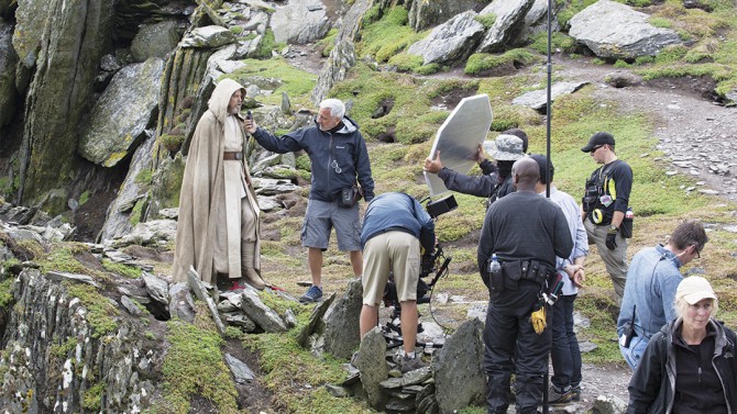 behindthescenestheforceawakensmarkhamill